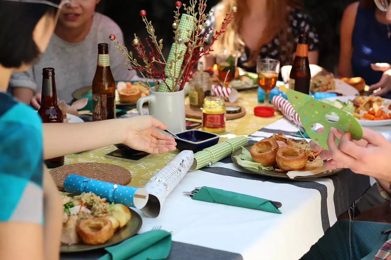 So planen Sie ein romantisches Abendessen für zwei zu Hause